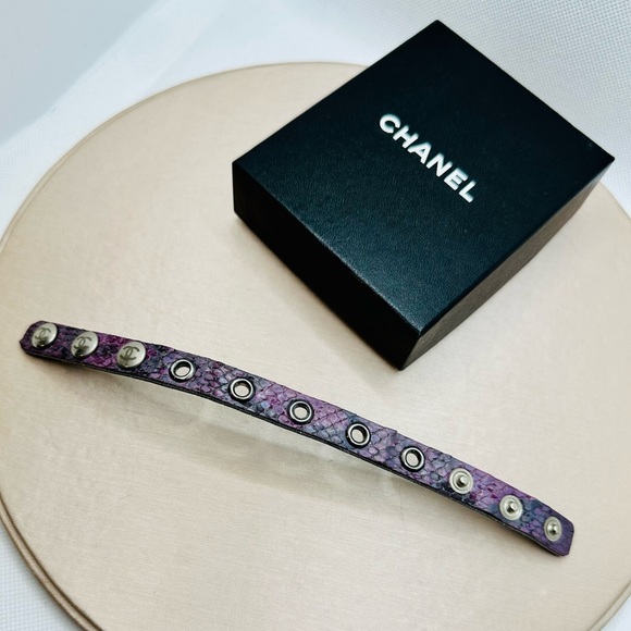 CHANEL EUC Vtg Exotic Purple Iridescent Python Snap CC Bracelet - Picture 7 of 12